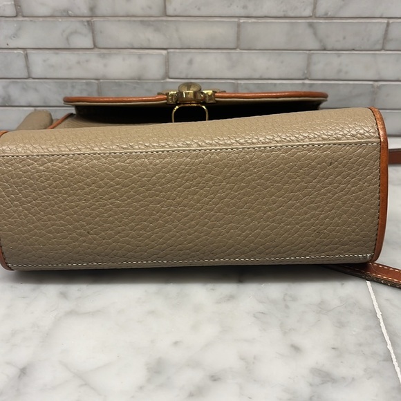 Vintage Dooney and Bourke AWL 90s Mini  Crossbody  6.5” tall  7.5”wide  3” deep - Picture 3 of 10